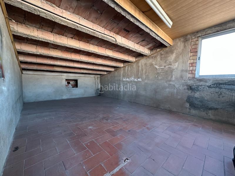 Foto f1eaa5b9-c1c3-464e-a077-38a07832332e. Casa aparellada a carrer de riera boter 19 a Pallejà