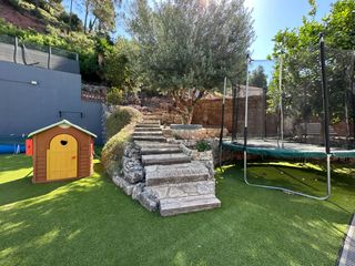 Chalet  Gran via de fontpineda. Casa con jardín cerca de barcelona para entrar a vivir