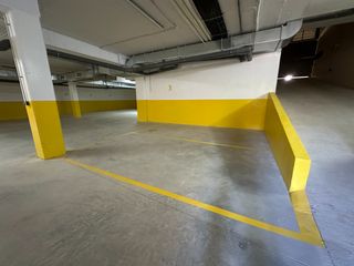 Aparcament cotxe a Avinguda de Catalunya 55