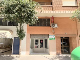 Business premise in Carrer de Carcaixent 19