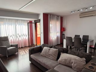 Rent Flat in Carrer de manuel bellido 28. Piso en alquiler solo por un año