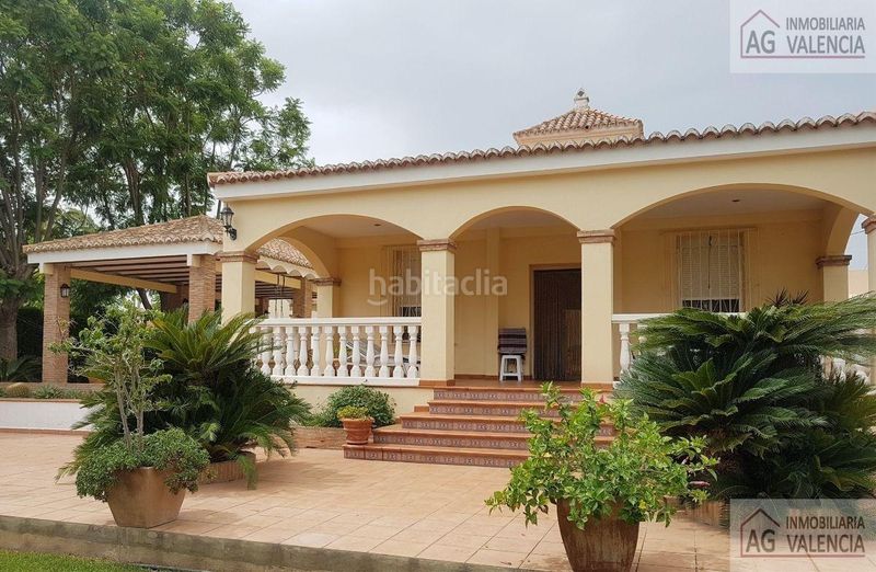 Foto e5bd1773-7084-4139-8411-af073d09d573. Xalet amb calefacció aparcament piscina a Picassent