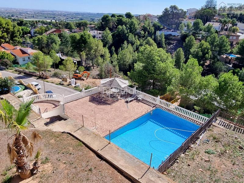 Foto 49c93d5e-2067-404f-a2a7-4c6ebc5c97f7. Chalet con riscaldamento parcheggio piscina in Sierra Perenchiza-Cumbres de Calicanto-Sto Domingo Chiva