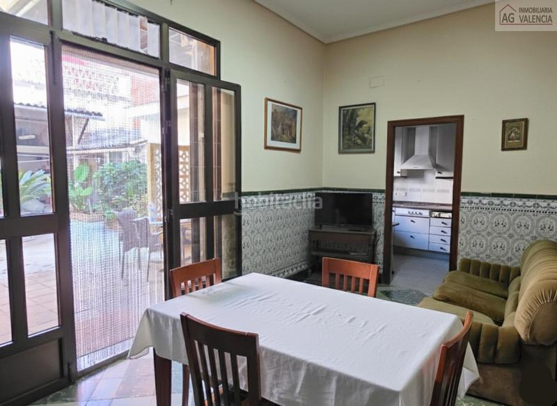 Foto 17eb0882-a1a4-4c0c-974f-8dac58f2f7a4. Casa amb aparcament a Bonrepòs i Mirambell