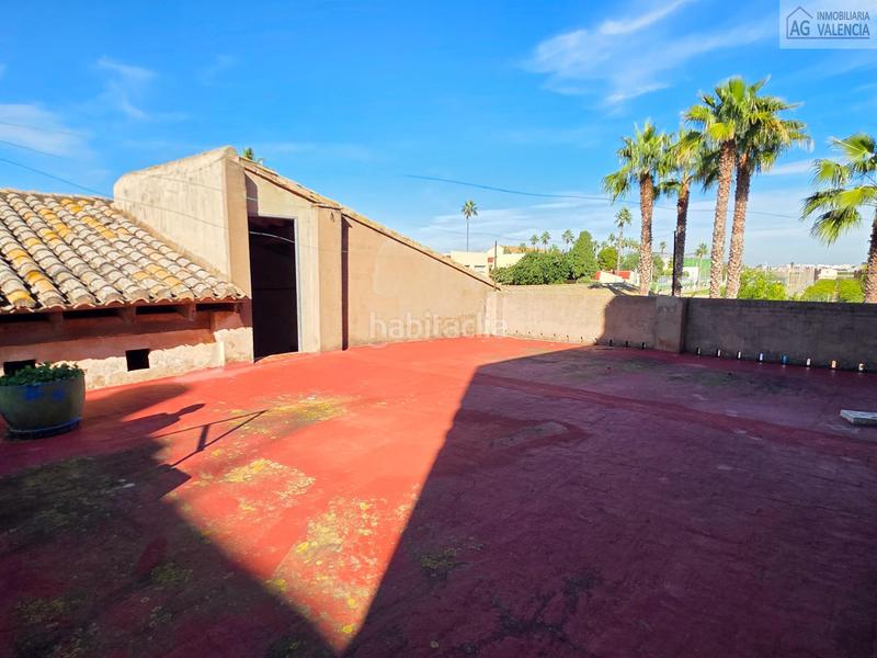 Foto 78c5f080-025d-4036-a2f2-558236c93500. Casa amb aparcament a Bonrepòs i Mirambell