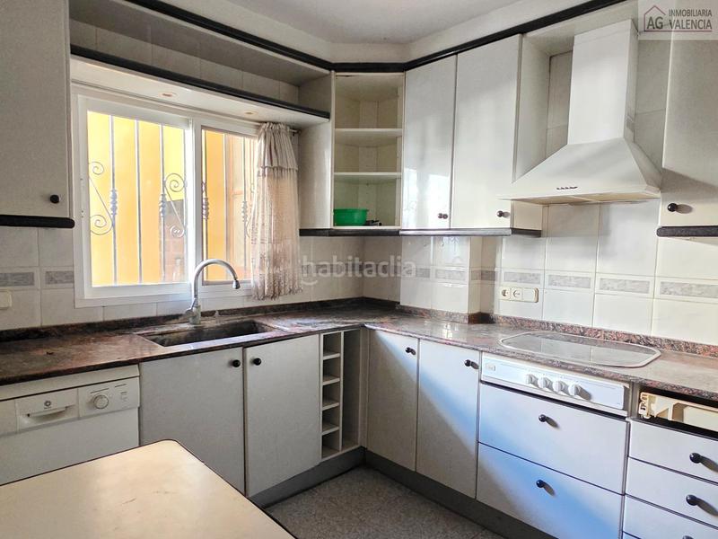 Foto a09f7d26-31d5-46f2-ad13-ab337c07a3f9. Casa amb aparcament a Bonrepòs i Mirambell