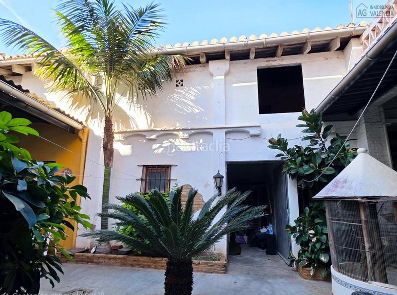 Foto a7b9d598-1832-4704-9b77-59a4fb3f6a21. Casa amb aparcament a Bonrepòs i Mirambell