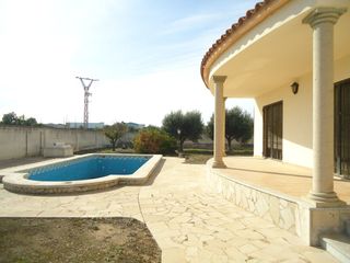 Chalet  Avenida de benedicto xiii. Chalet independiente a escasos metros del pueblo
