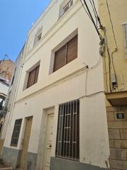 Casa  Carreró pouador. Gran casa en pleno centro del pueblo.