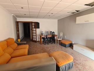 Appartement  Avinguda de la llibertat. Ocasion piso amplio con ascensor