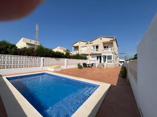 Maison jumelée  Carrer de la donzella. Fantastico chalet pareado con piscina y vistas al mar