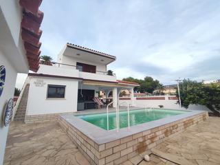 Chalet  Carrer de la xarxa. Chalet independiente con piscina y apartamento de invitados