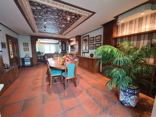 Chalet  Avinguda valència. Espectacular chalet señorial para entrar a vivir con jardin