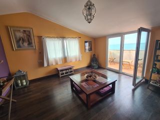 Casa pareada  Carrer de santaella. Magnifica casa impecable en primera linea de mar