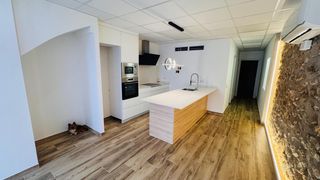 Planta baixa  Carrer de la mare de déu 32. Fantastica planta baja totalmente reformada