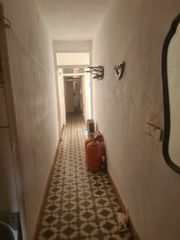 Piso en Carrer de l'angel 14. Piso para reformar a 150m del paseo maritimo