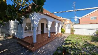 Chalet in Boverals-Saldonar. Chalet recien reformado a 300mts. de la playa