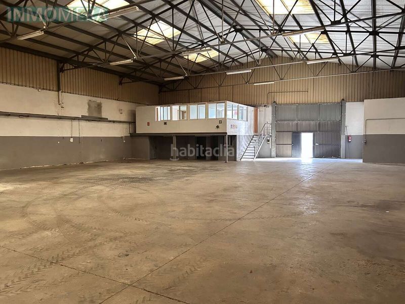 Foto cb83db56-321e-4a11-b1a5-90c205b6d0dc. Nau industrial a Centro Comercial - Capsades - Hospital Vinaròs