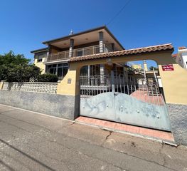 Chalet à Boverals-Saldonar. Chalet esquinero-  dos viviendas