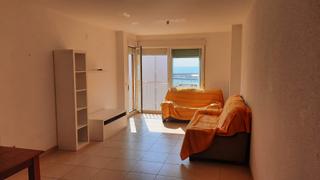 Pis a Casco Urbano. Amplio piso con parking y vistas al mar