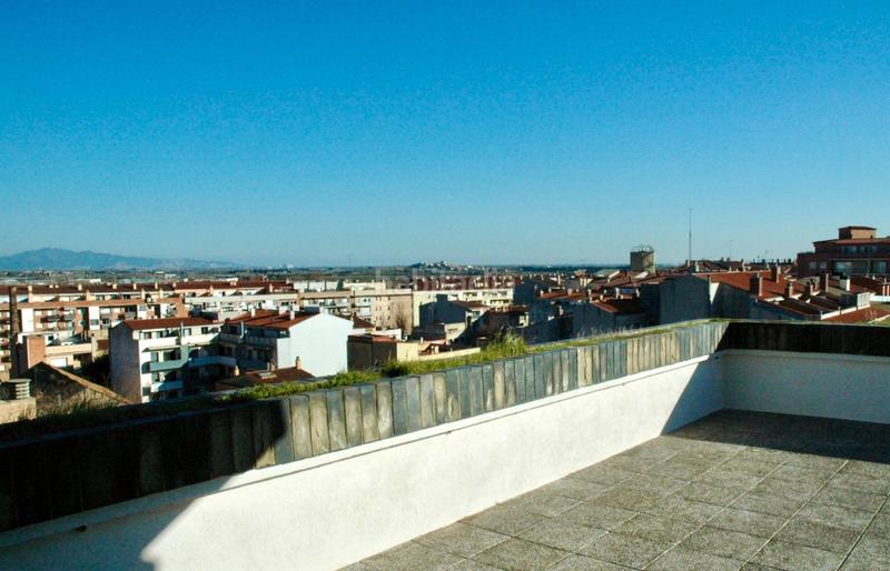 Foto 24b4f16f-d649-4f28-838e-fe6be7d9bf6f. Ático àtico en el centro en Creu de la Mà Figueres