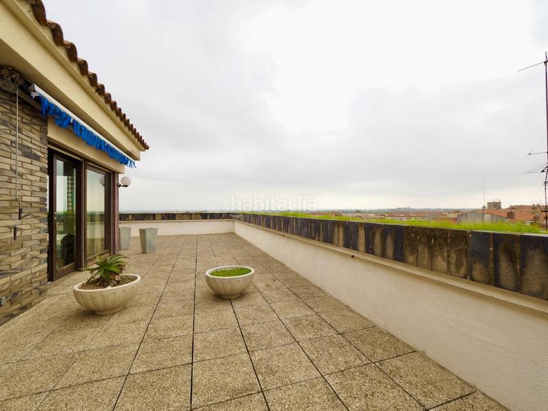 Foto 5a69daee-7106-4b78-ade3-d1d1b0766ac8. Ático àtico en el centro en Creu de la Mà Figueres