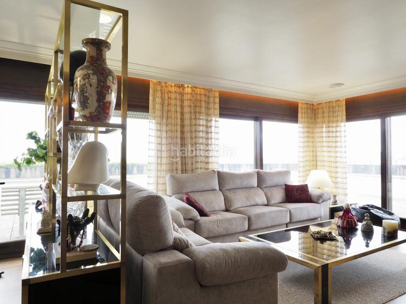 Foto c526364c-ee4f-4f3b-8b01-a8fbdb39f483. Ático àtico en el centro en Creu de la Mà Figueres