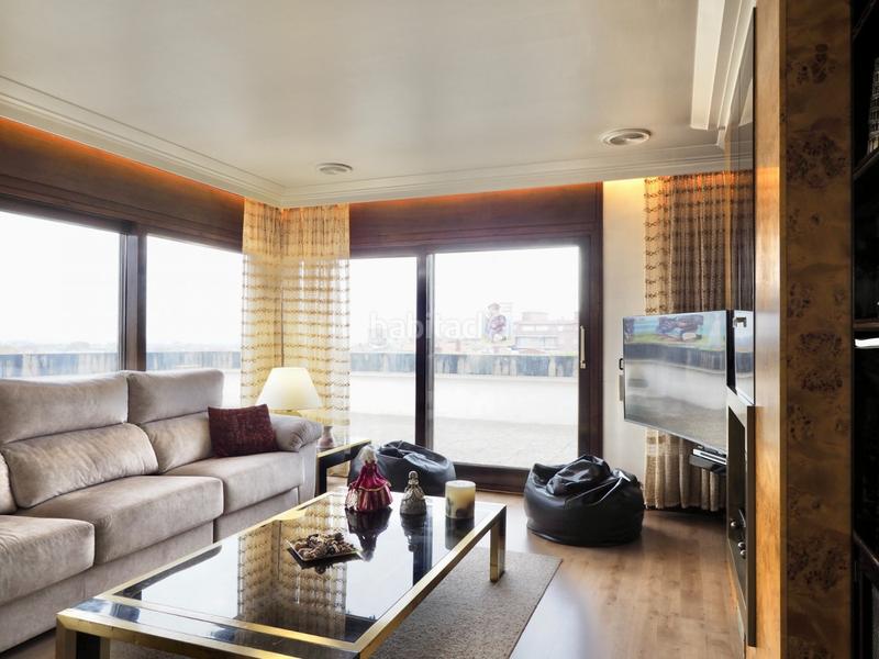 Foto ef97531f-5802-4455-b9ee-1bad148ef1a1. Ático àtico en el centro en Creu de la Mà Figueres