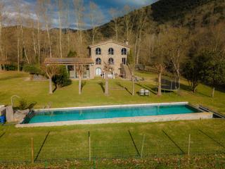 Masia a Sant Joan les Fonts. Masia de piedra de alto standing en la garrotxa