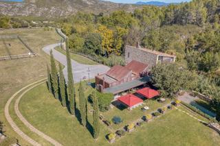 Masia a Boadella i les Escaules. Masia en venta en boadella dempordà
