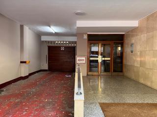 Aparcament cotxe  Carrer carrer de joan güell. Plaza de parking les corts bcn