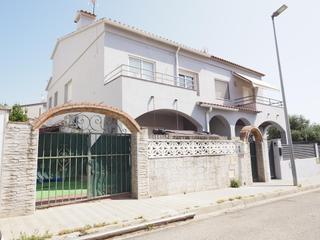 Casa adossada a Vilafant. Casa en vilafant zona camp dels enginyers