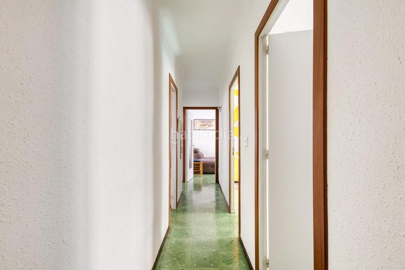 Foto 0aa111f3-3ef2-4319-9065-bdfd00fd992c. Edifici a Centre Roses