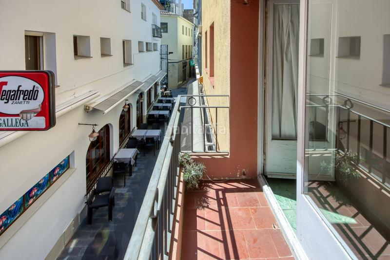 Foto ea01916c-23b2-4f95-8c0b-9a9754c55442. Edifici a Centre Roses