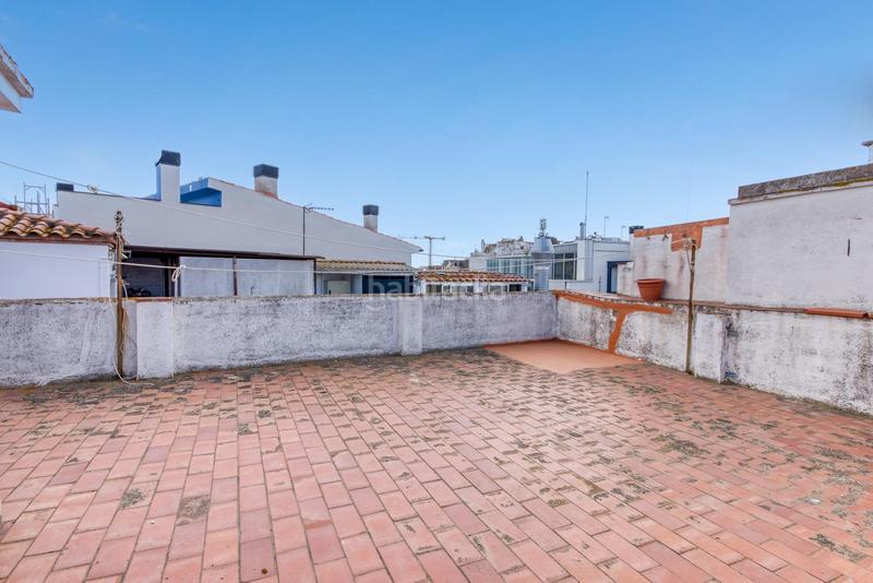 Foto f134497f-4a22-4c91-a93c-57e9598cba33. Casa edificio de 3 plantas en pleno centro en Centre Roses