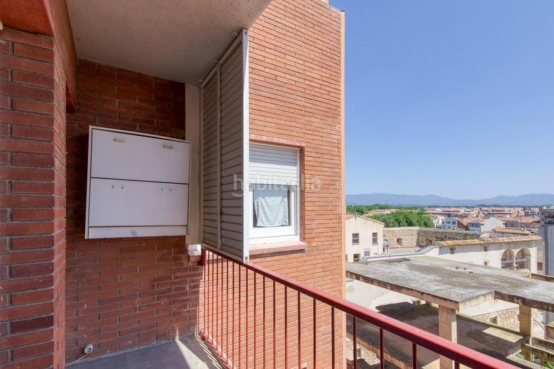 Foto 45a9c1e6-7370-4078-b442-2085fefd925c. Àtic amb calefacció aparcament a Eixample-Horta Capallera Figueres