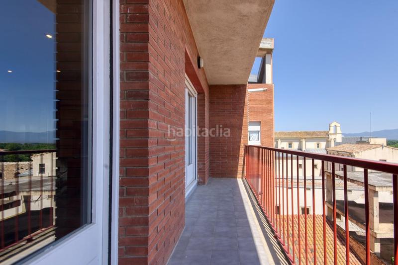Foto a18ba6ed-6a07-4a14-8b76-4583a25c0f5b. Àtic amb calefacció aparcament a Eixample-Horta Capallera Figueres