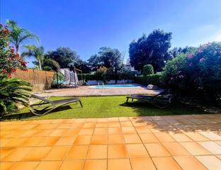 Xalet a Lli dAmunt. Propiedad reformada con piscina y jardn