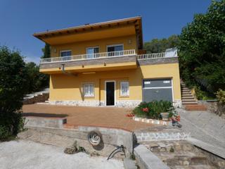 Casa a Cabrera d´Anoia. Oportunidad! casa con terreno, piscina y vistas despejadas en ca