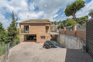 Haus in Sant Fost de Campsentelles. Casa con gran terreno en sant fost residencial