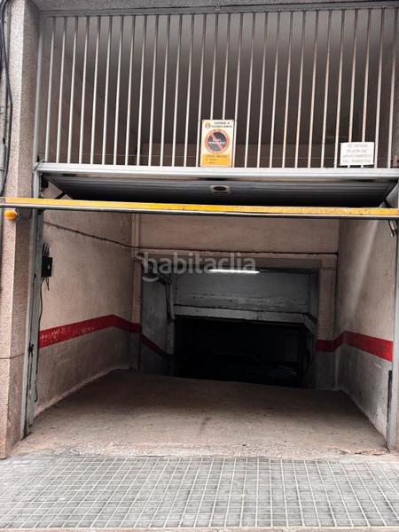 Foto c927761a-e591-4fd5-ace0-8a67607865a0. Autoparkplatz in El Raval Santa Coloma de Gramenet