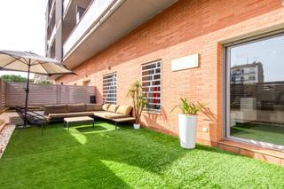 Planta baixa a Creu de la Mà. Planta baja con terraza de 30 m en figueres