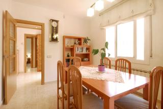 Casa en Cabrera d´Anoia. Casa esquinera con piscina, gran parcela de 1.600 m y vistas des