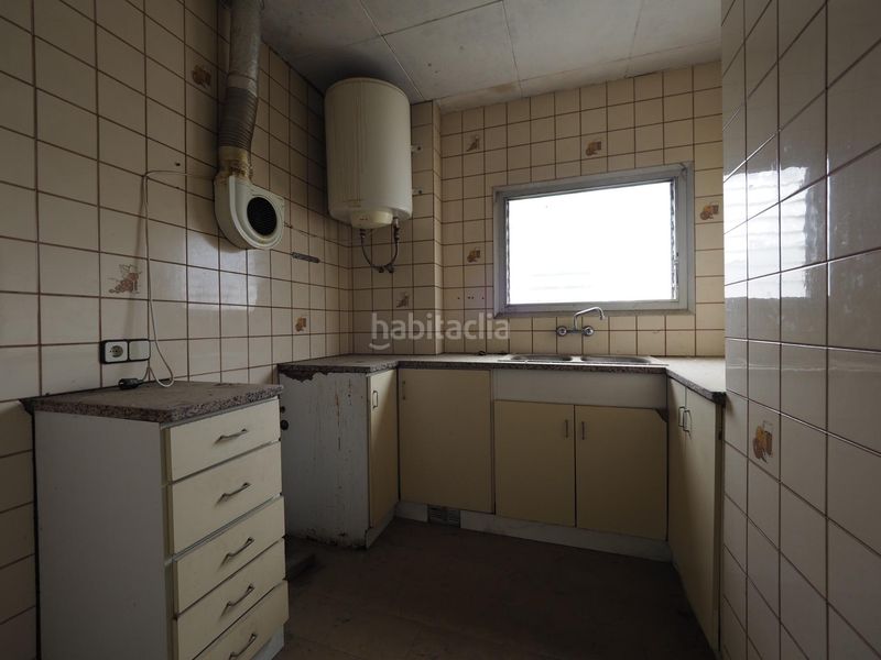 Foto 03467223-d005-4897-89de-c6457e457e1a. Edificio in Olot