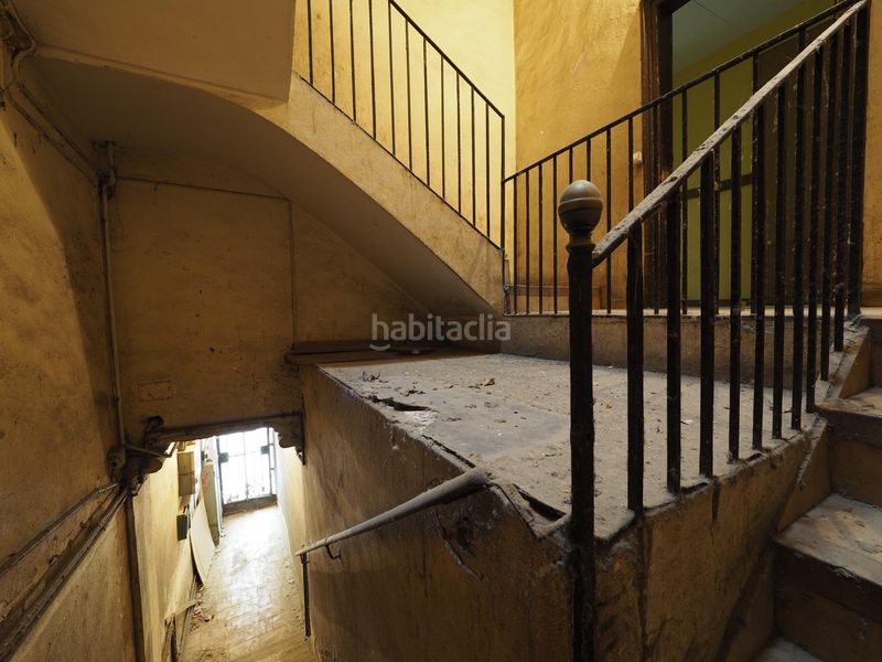 Foto 3d7d7e44-a184-4d92-9adb-947615395140. Edificio in Olot