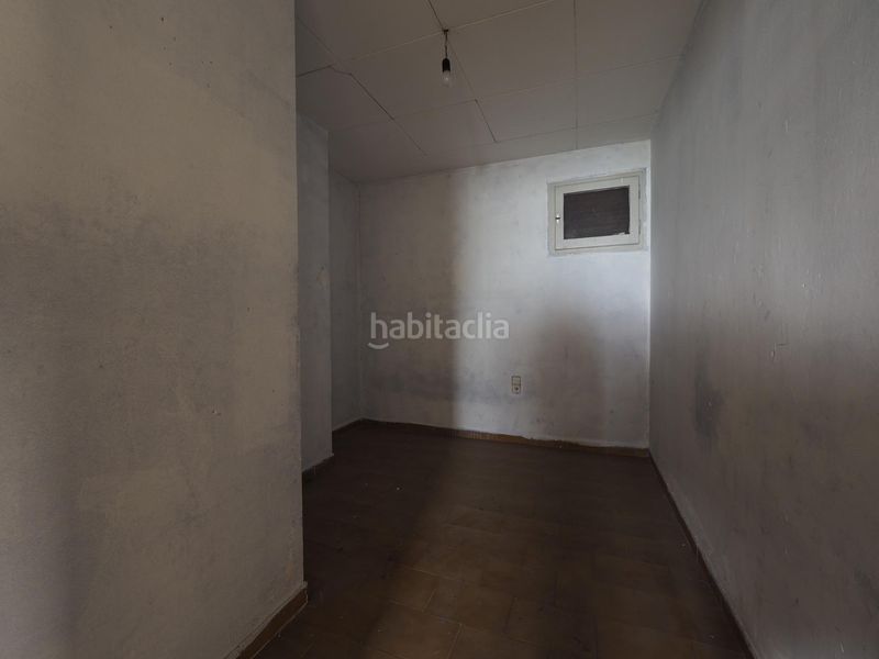 Foto 43882bde-8e80-420a-a941-2b088c628a6c. Edificio in Olot