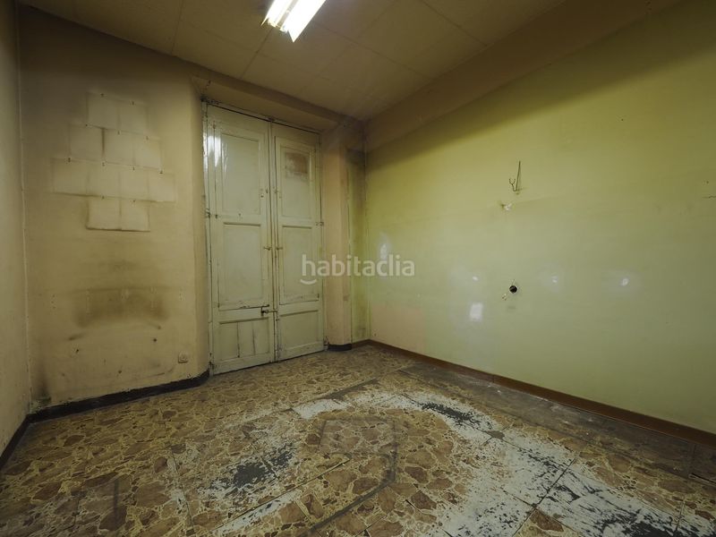 Foto 567210f5-3db5-4b24-88b8-a27c47879942. Edificio in Olot