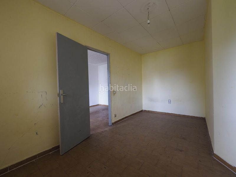 Foto 69b6d020-0699-4a09-8470-2ec572d3c948. Edificio in Olot