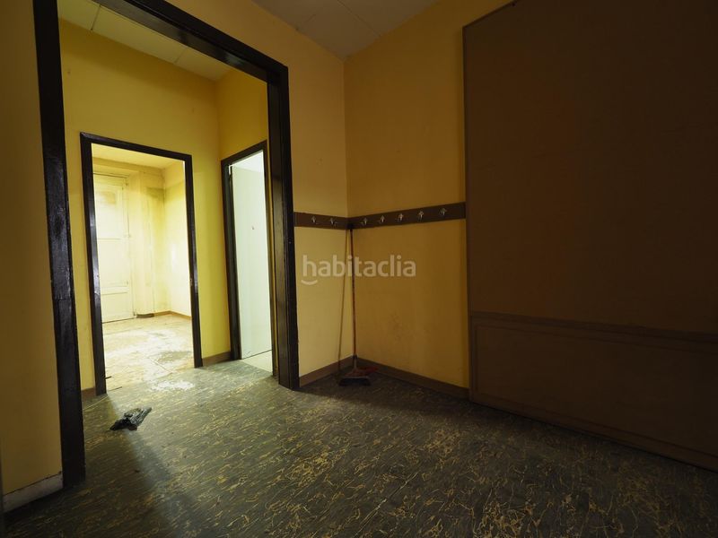 Foto 718f396b-47ad-4127-a18f-04c405cc8b81. Edificio in Olot