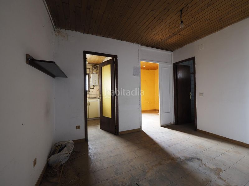 Foto 85fa2231-346e-48d3-a185-9c47f9e70967. Edificio in Olot